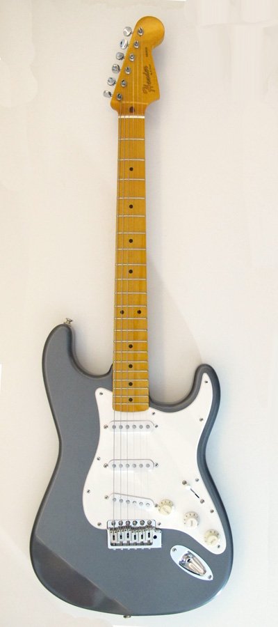 Stratocaster couleur vieil étain avec préamplificateur style "eric Clapton".